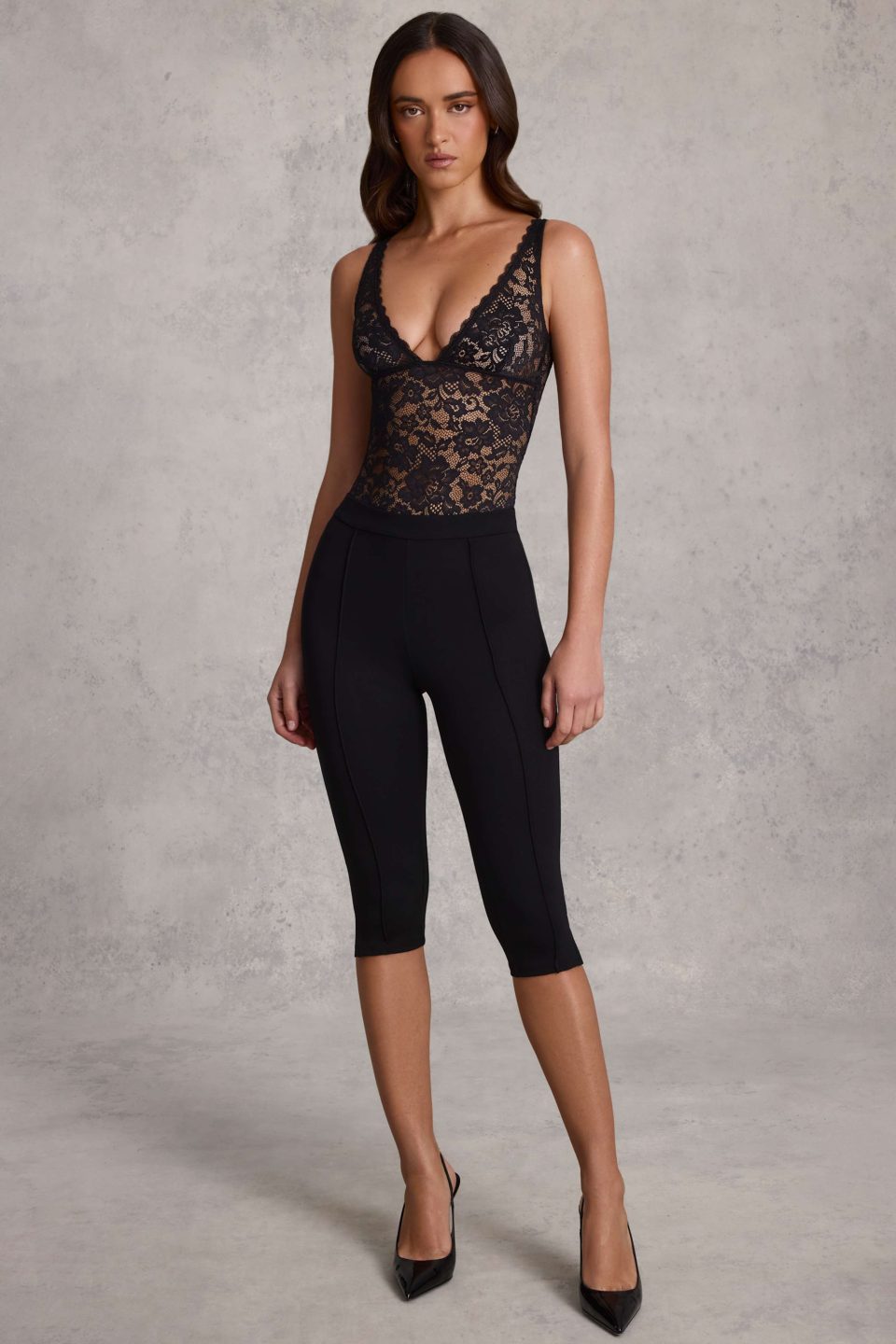 Cropped Capri Trousers in Black