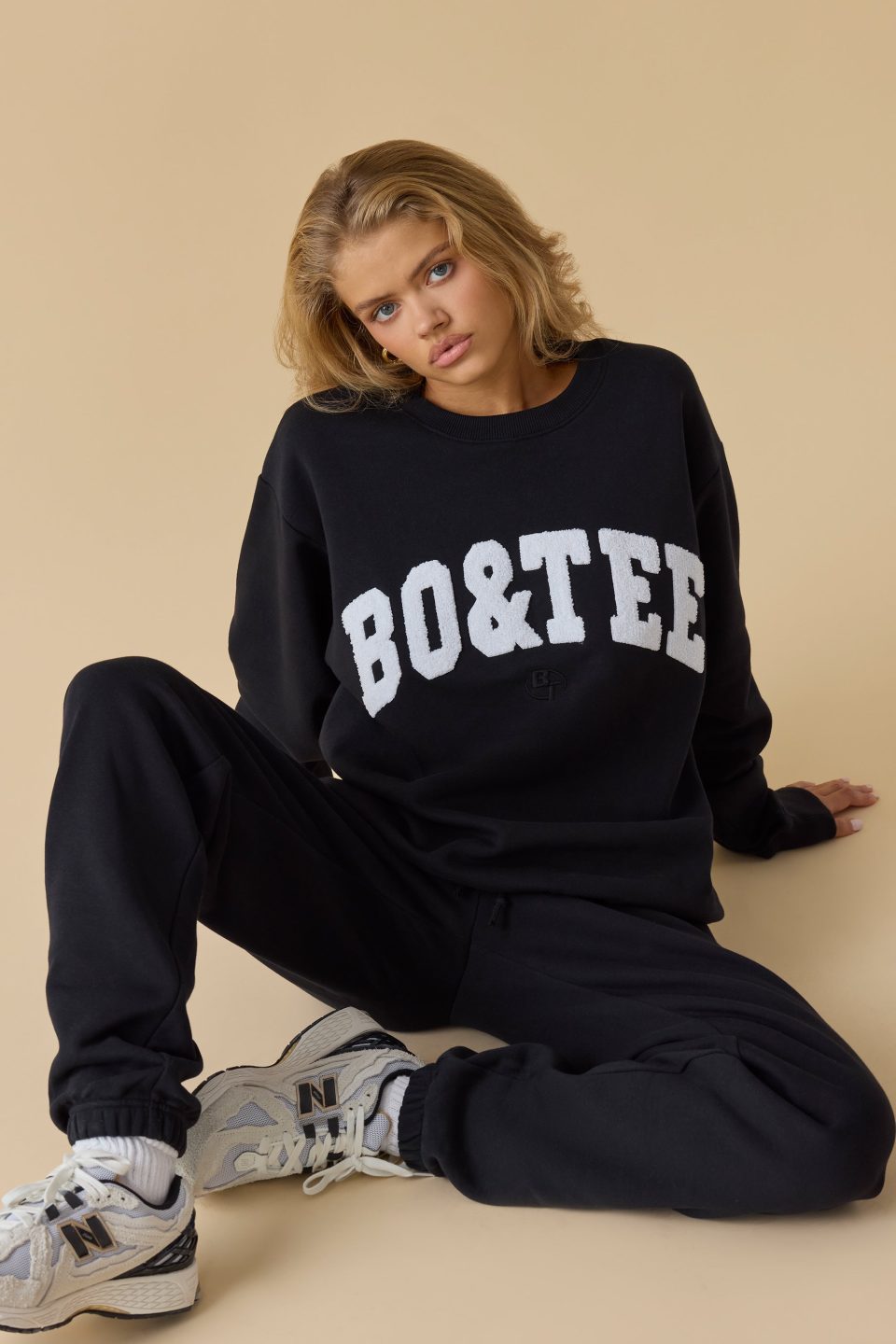 Oversized Crew-Neck Sweatshirt in Black